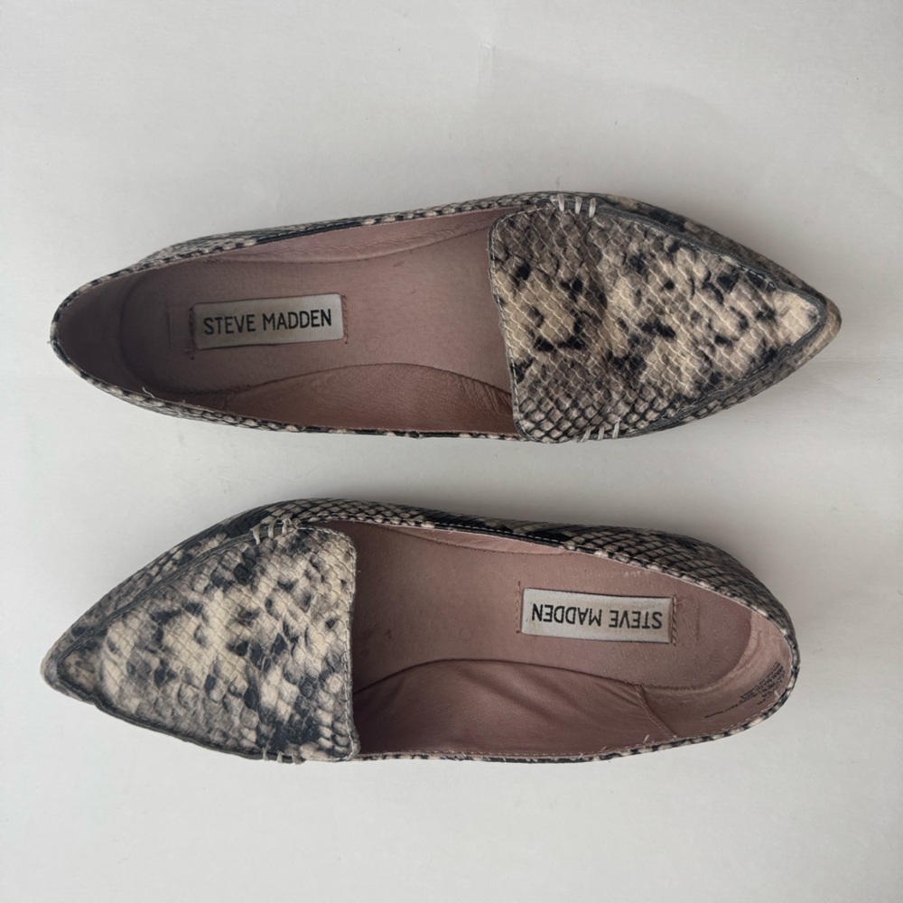 Steve Madden Pointed Shoes Black and Cream Snakeskin Loafers Women’s 6M